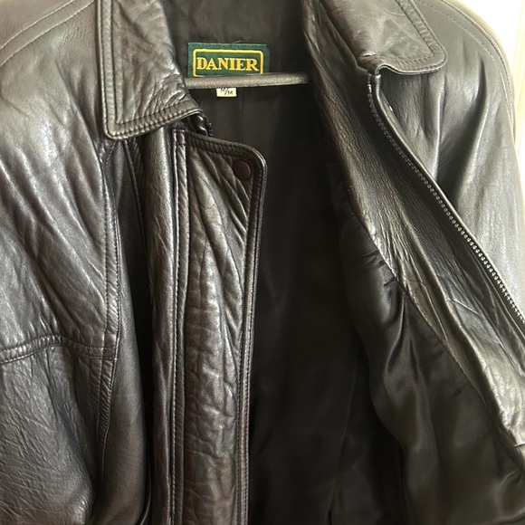 *SOLD* Danier Leather Jacket Bomber Style - Picture 4 of 5